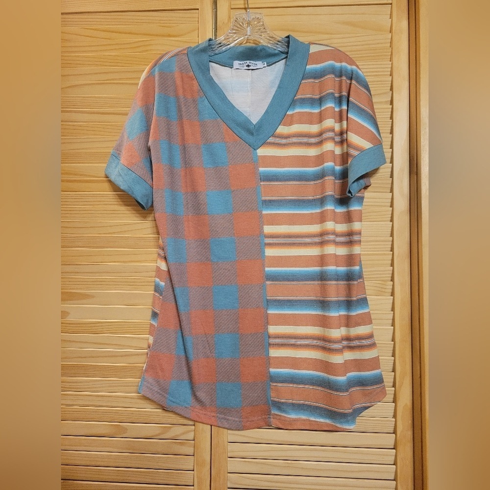 Crazy‎ Train Tee Shirt green burgandy check and strips size medium v neck soft